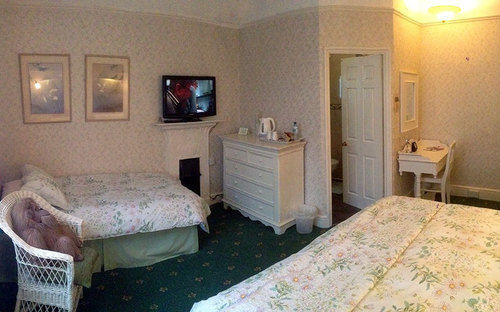 Vulcan Lodge Guest House Хорли Экстерьер фото