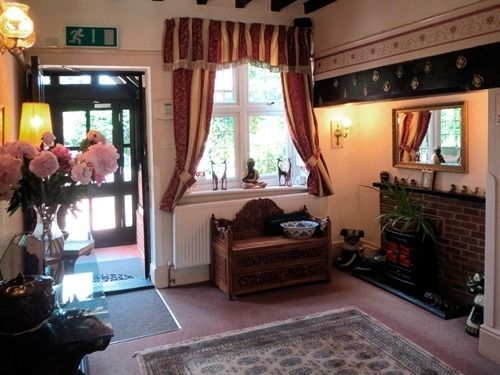 Vulcan Lodge Guest House Хорли Экстерьер фото